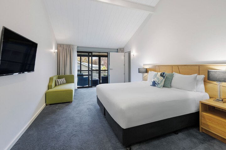 Room 4 of 30