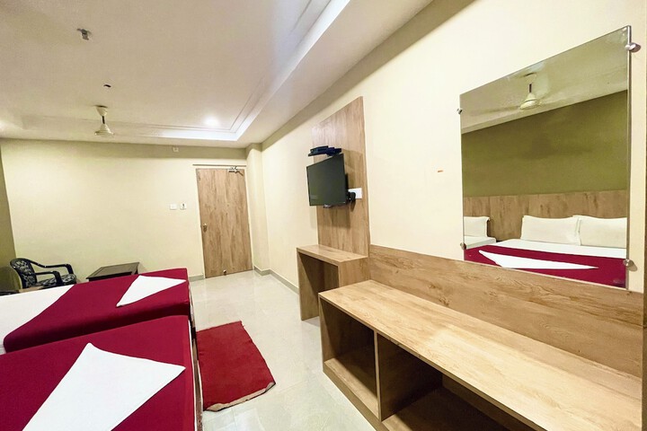 Room 7 of 76