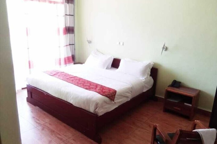 Room 5 of 19