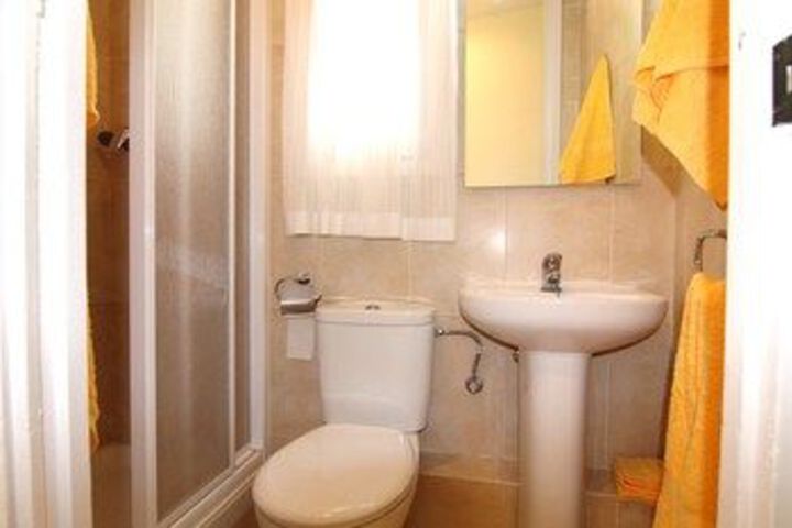 Room 2 of 16