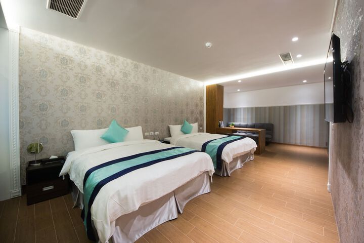 Room 11 of 35