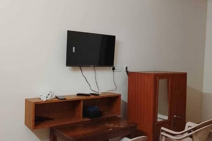 Room 14 of 28