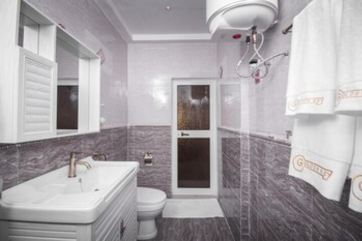 Room 3 of 27