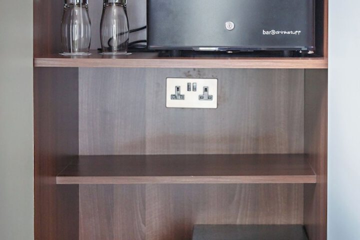 Room 32 of 100