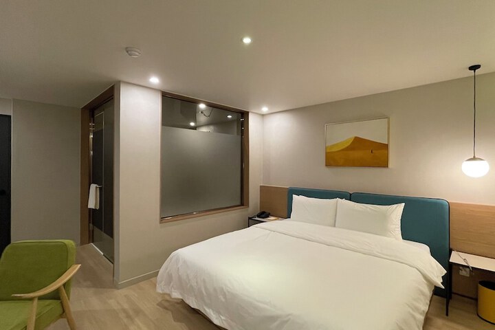 Room 7 of 60