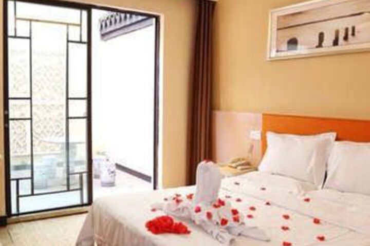 7 Days Premium Hotel