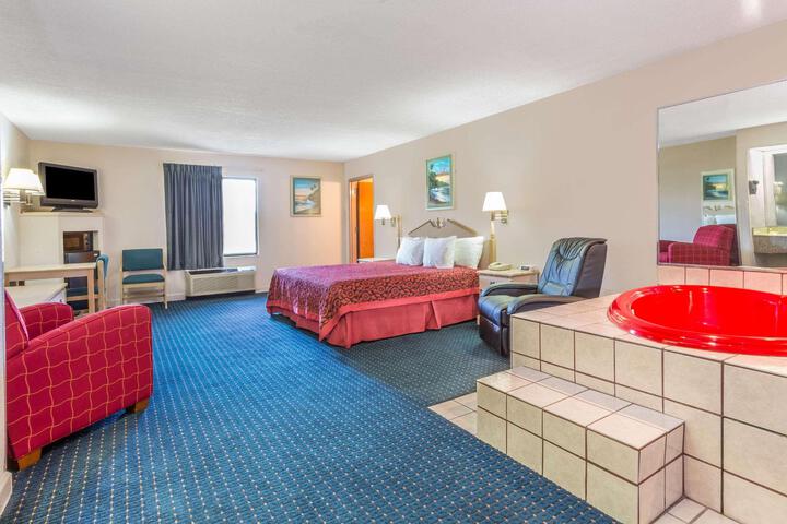 1 King Bed (3 of 5)