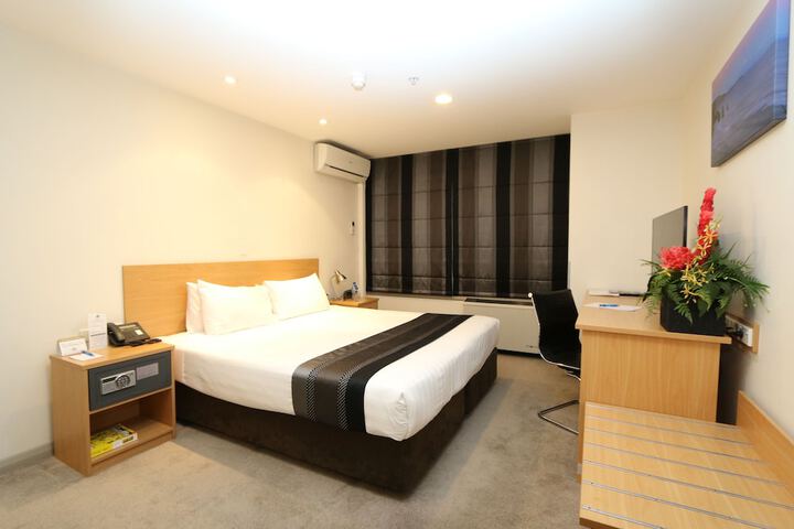 Room 5 of 50
