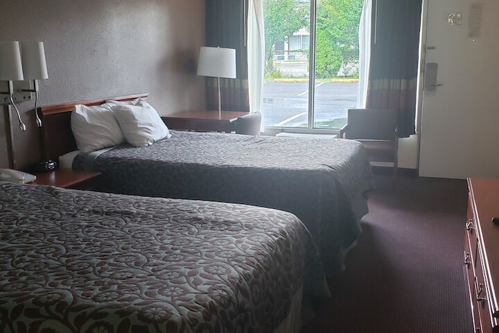 2 Double Beds (6 of 8)