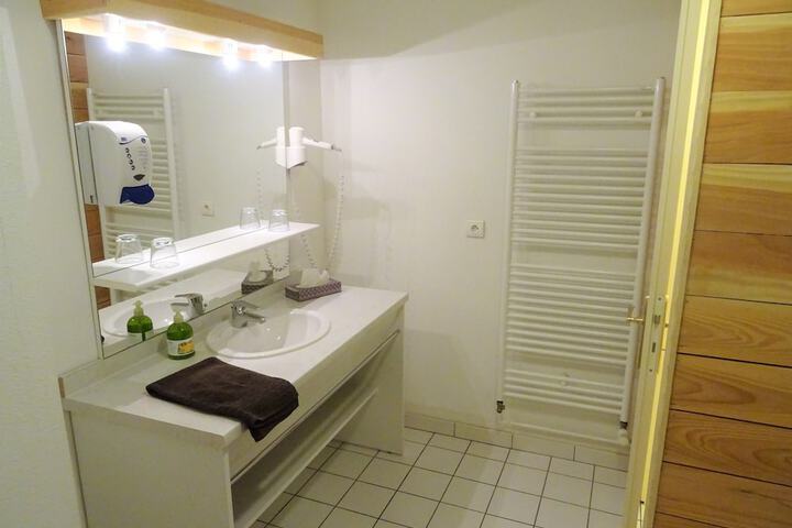 Room 21 of 76