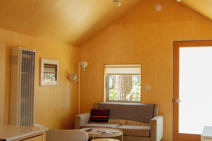 Room 105 of 193