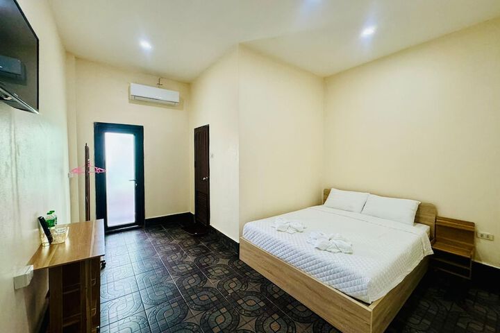 Room 4 of 25