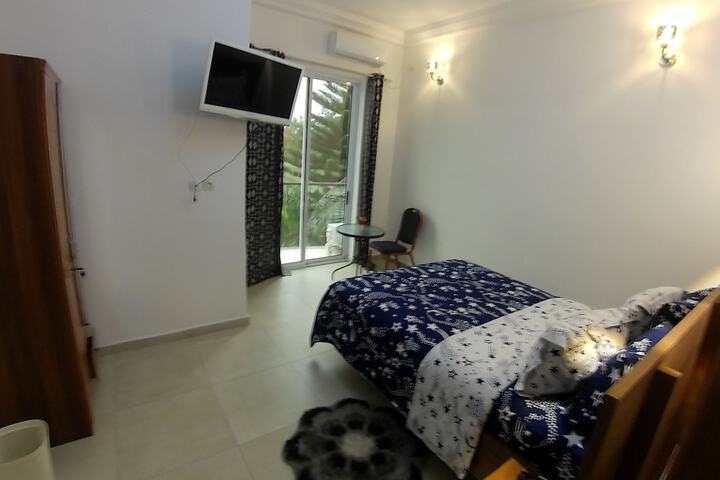 Room 12 of 40