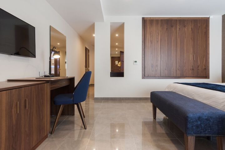 Room 6 of 70