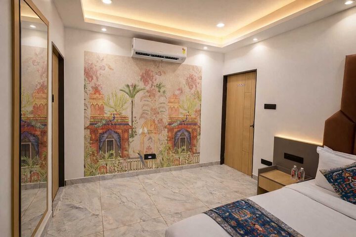 Room 12 of 27