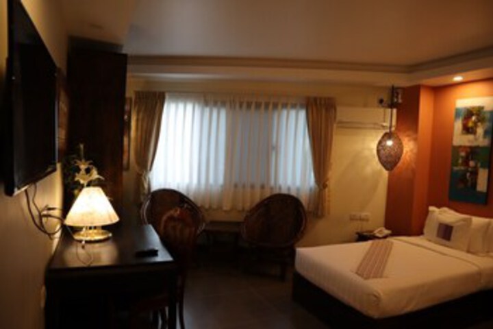 Room 2 of 32