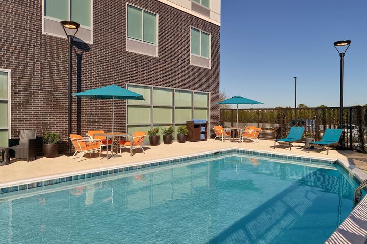Pool 10 of 14