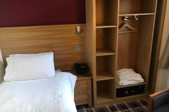Room 14 of 66