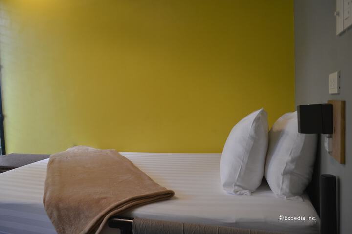 Room 11 of 38