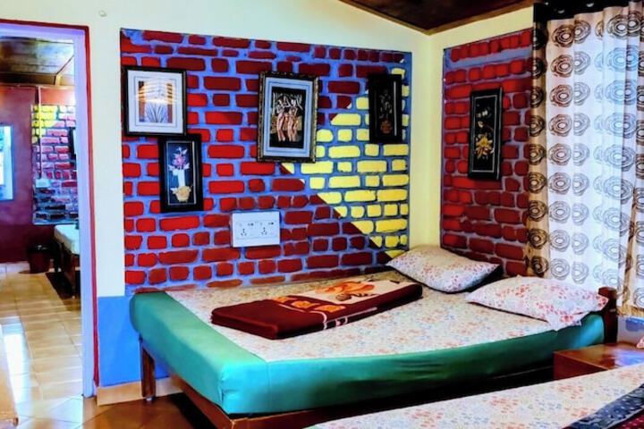 Room 103 of 195