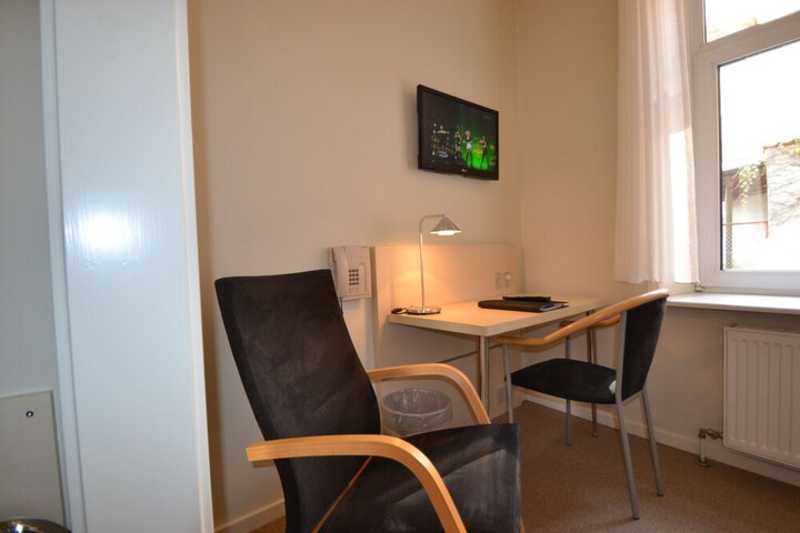 Room 42 of 74