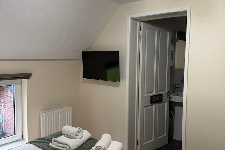 Room 5 of 37