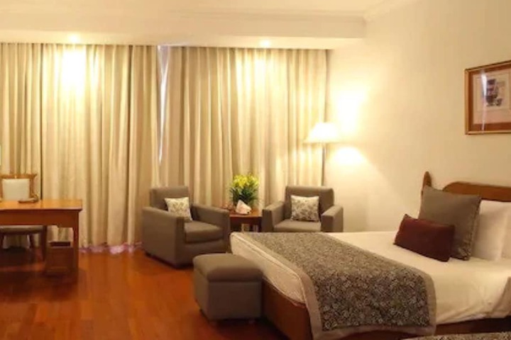 Room 9 of 48