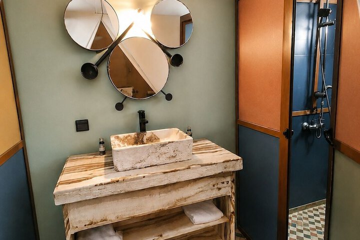 Room 34 of 81