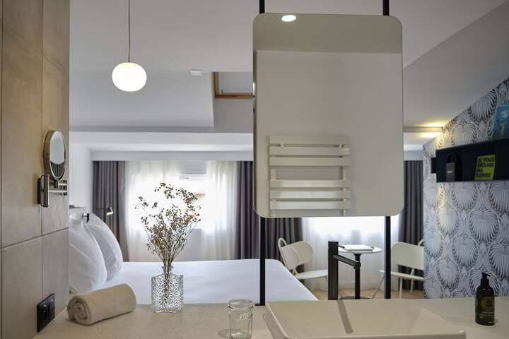 Room 34 of 47