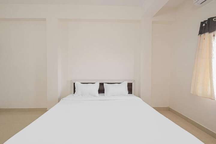 Room 6 of 12