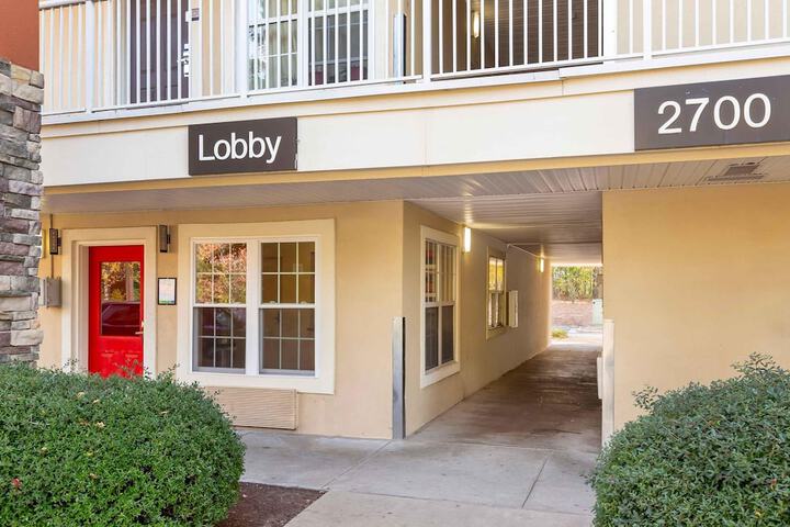 Hotel Entry