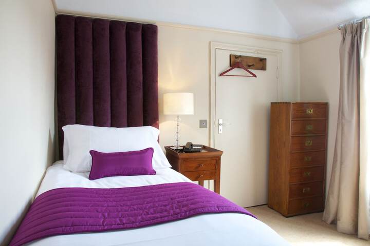 Room 6 of 43