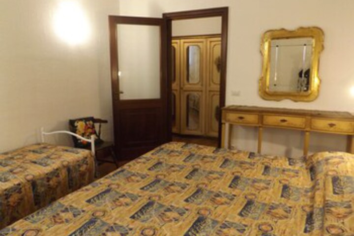 Room 13 of 46