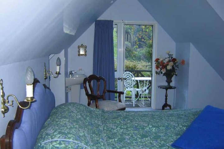 Room 4 of 40