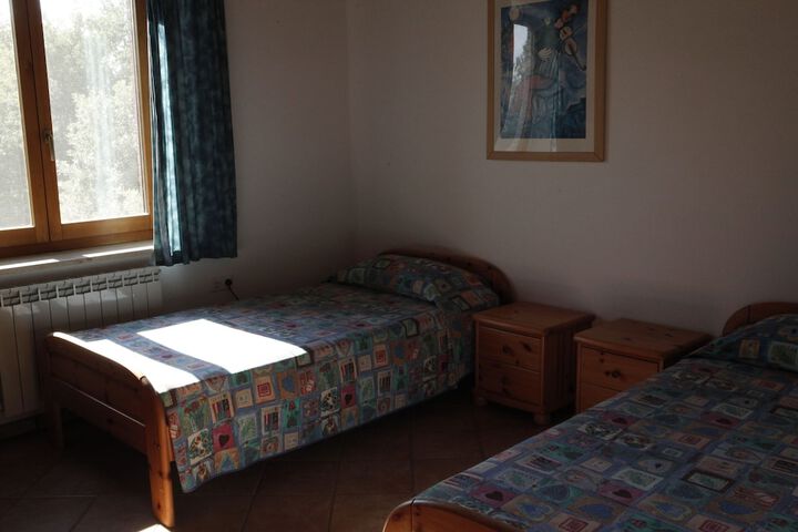 Room 3 of 32