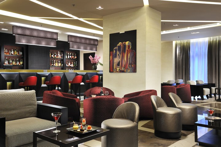 Lounge 56 of 72