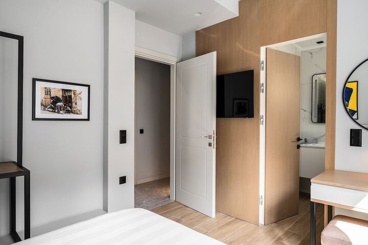 Room 83 of 266