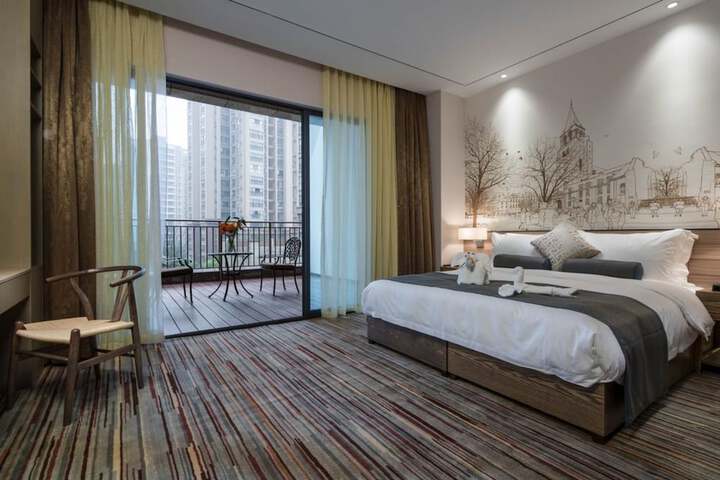 Room 12 of 19