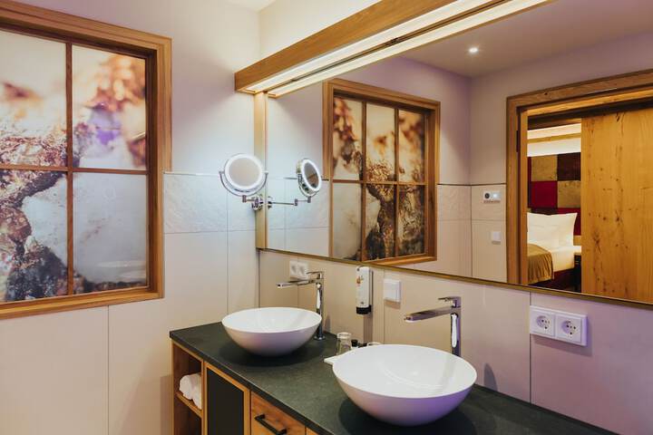 Room 92 of 193