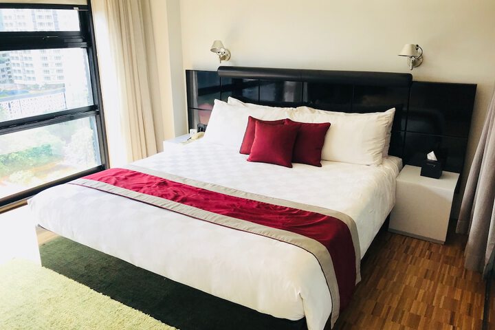 Room 8 of 75
