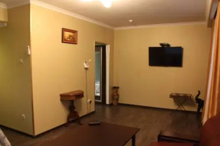 Room 11 of 13