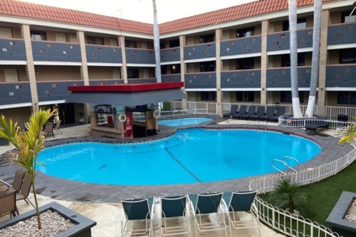 Pool 13 of 27