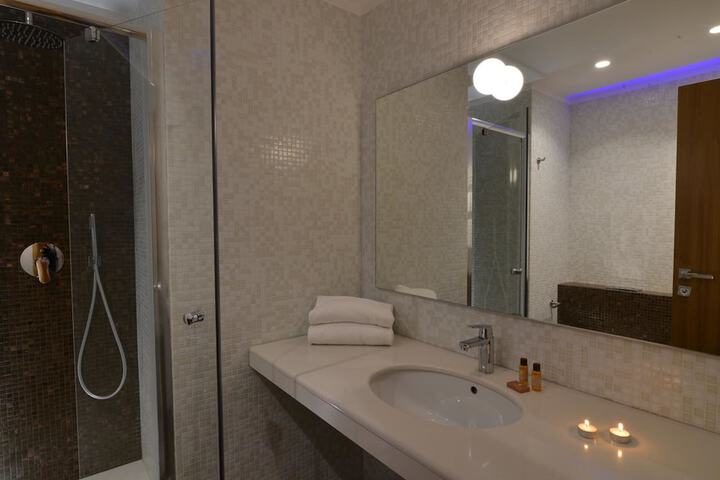 Room 33 of 58