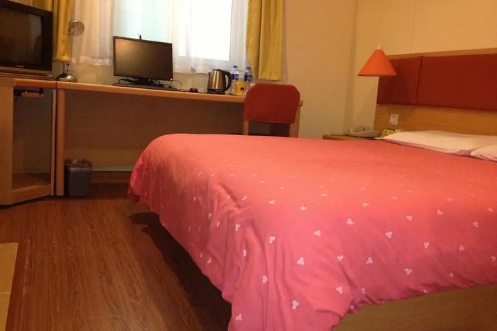 Room 5 of 12