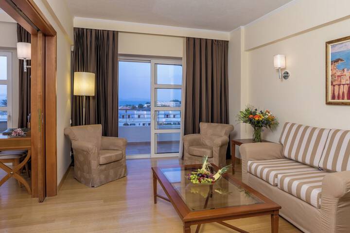 Room 40 of 245