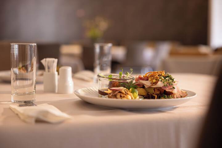 Dining 40 of 56