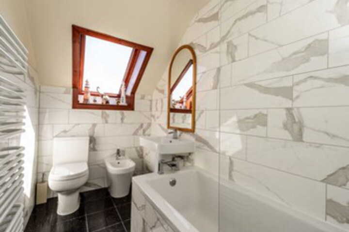 Room 2 of 21