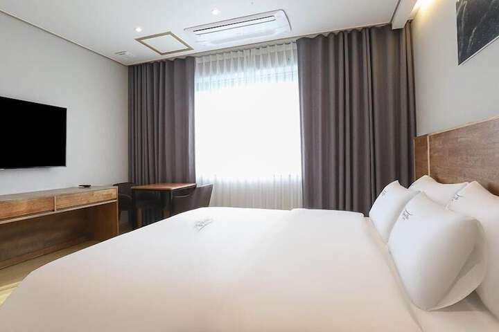 Room 36 of 92
