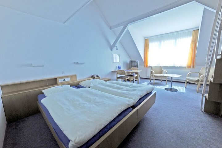 Room 12 of 40