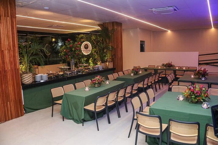 Dining 17 of 22